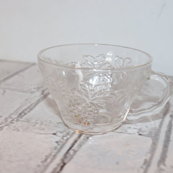 🍇 Vintage Glass Grape Cup · 2.5" Tall - Picture 3 of 5